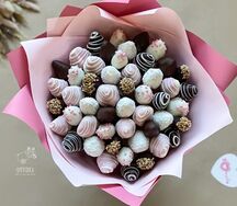 Клубничный букет Miss Dior