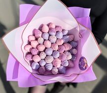 Клубничный букет FENDI