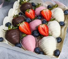 Клубничный сет Три шоколада