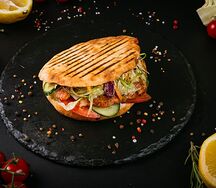 Мини-бургер с бедром куриным