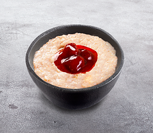 Каша овсяная на топленом молоке с клубникой