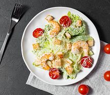 Салат Цезарь с креветками