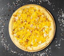 Пицца сырная с курицей