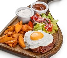 Бифштекс с яйцом