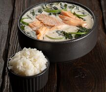 Сливочный суп с лососем