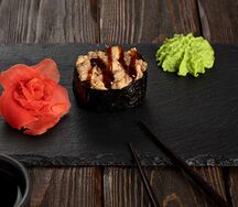 Гункан Спайси с угрем