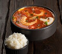 Том ям с морепродуктами