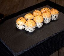 Запеченная калифорния в кунжуте