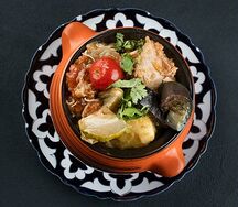Чанахи в кувшине с курицей