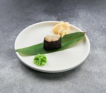 Гункан с гребешком