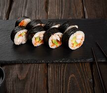 Футомаки креветка-авокадо