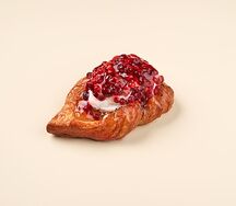 Карельская плюшка с брусникой