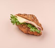 Сэндвич с соусом том ям, сыром и ветчиной