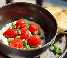 Маринованные томаты с соусом дзадзыки
