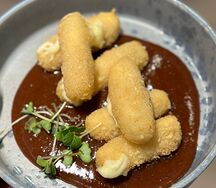 Сырные палочки со сливочным барбекю
