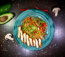 Чоу-мейн с курицей мини