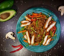 Харусаме с курицей в соусе хойсин мини