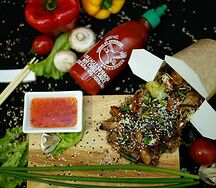 Соба со свининой в соусе свит-чили макси