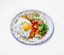 Шницель куриный с соусом песто-корнишон