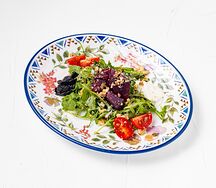 Боул со страчателлой, печеной свеклой, рукколой и черносливом