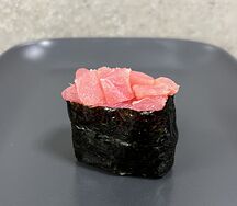 Гункан с тунцом 