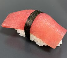 Суши с тунцом