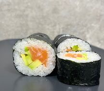 Футомаки лосось и авокадо