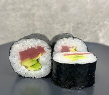 Футомаки тунец и авокадо