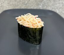 Гункан со снежным крабом