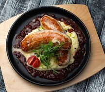 Колбаски с картофельным пюре