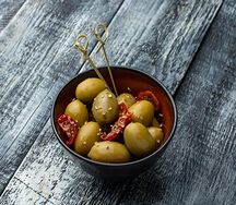 Оливки и вяленые томаты