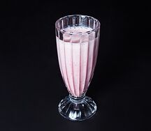 Клубничный молочный коктейль