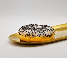 Донат с шоколадом