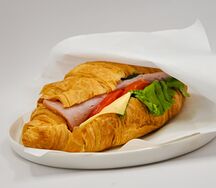 Круассан с ветчиной и сыром