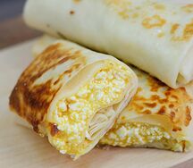 Блины с творогом и манговым сорбетом