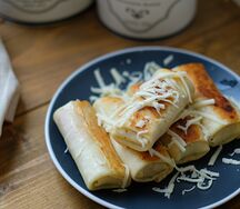 Блины с мясом и сыром моцарелла