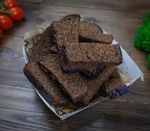 Гренки чесночные с соусом