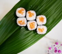 Ролл с лососем