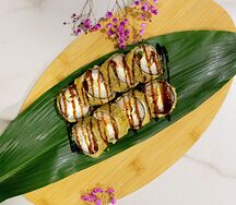 Жареный с угрем и лососем