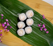 Ролл с креветкой