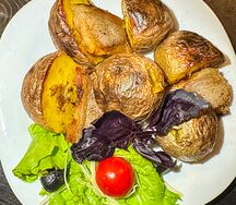 Картофель на мангале с салом