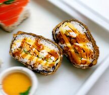 Бургер ролл с лососем