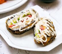 Бургер ролл с беконом