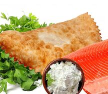 Чебурек с красной рыбой и сливочным сыром