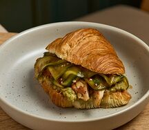 Круассан с цыпленком