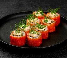 Ролл с креветкой темпура и соусом спайси