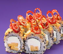 Запеченный ролл спайси с угрем и чили перцем