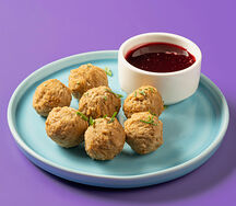 Фрикадельки с брусничным соусом