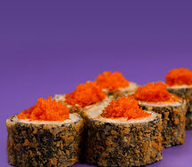 Ролл темпура с лососем и сладким чили