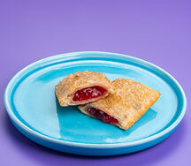 Пирожок с лесными ягодами